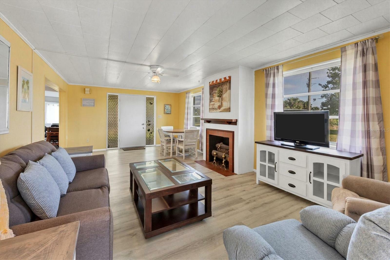 Property Photo: 1429 41st Avenue E FL 34222