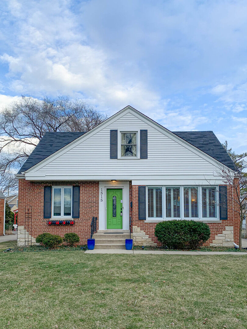 Property Photo:  1515 S Ashland Avenue  IL 60068 