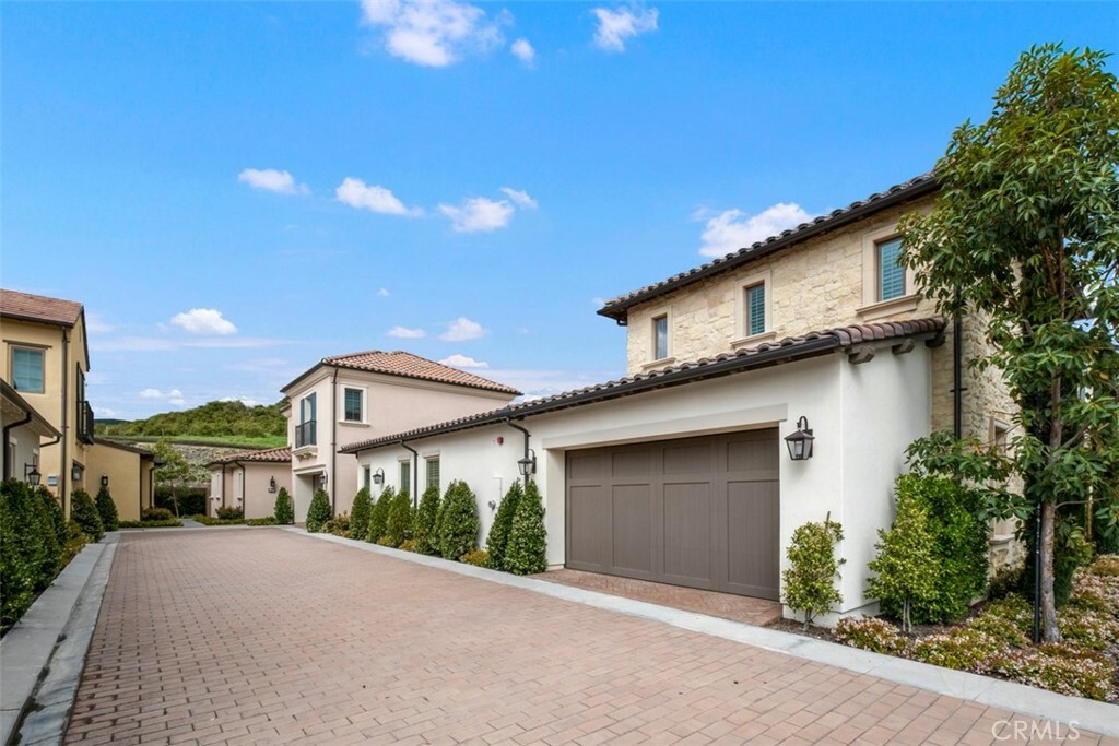 Property Photo: 125 Bellini CA 92602