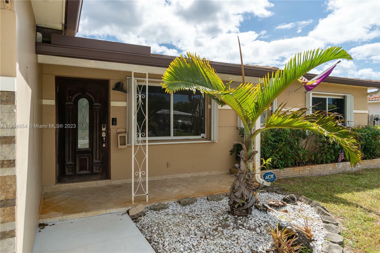 Property Photo:  105 N 32nd Ave  FL 33021 