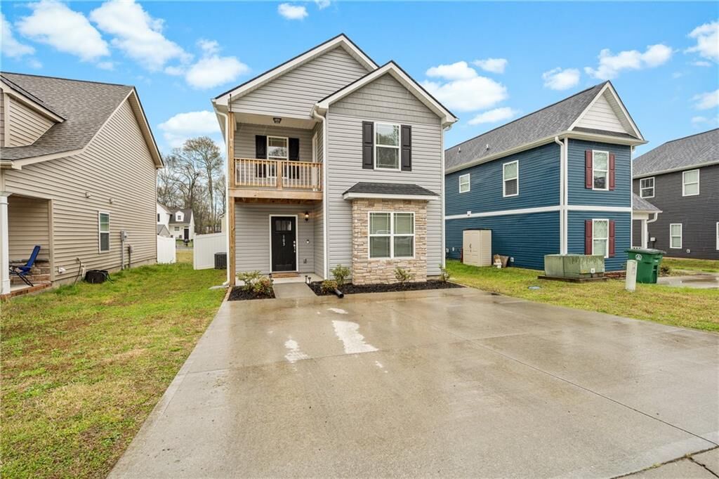 Property Photo: 103 Stonebriar Court SC 29697