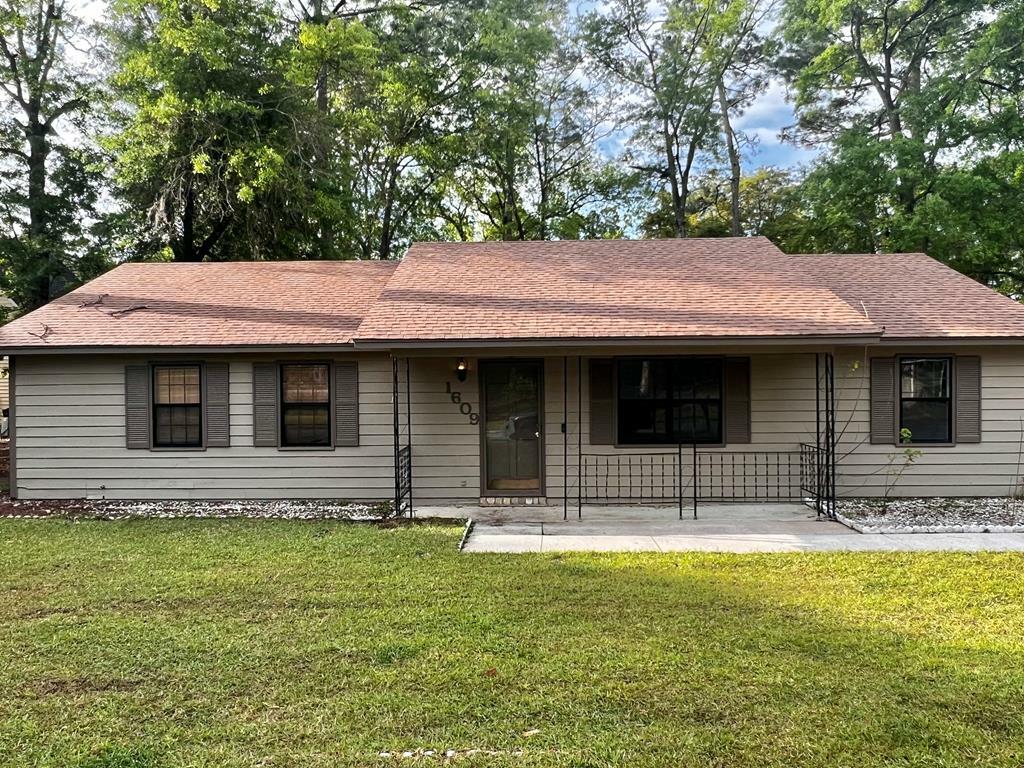 Property Photo: 1609 Leone Ave GA 31602