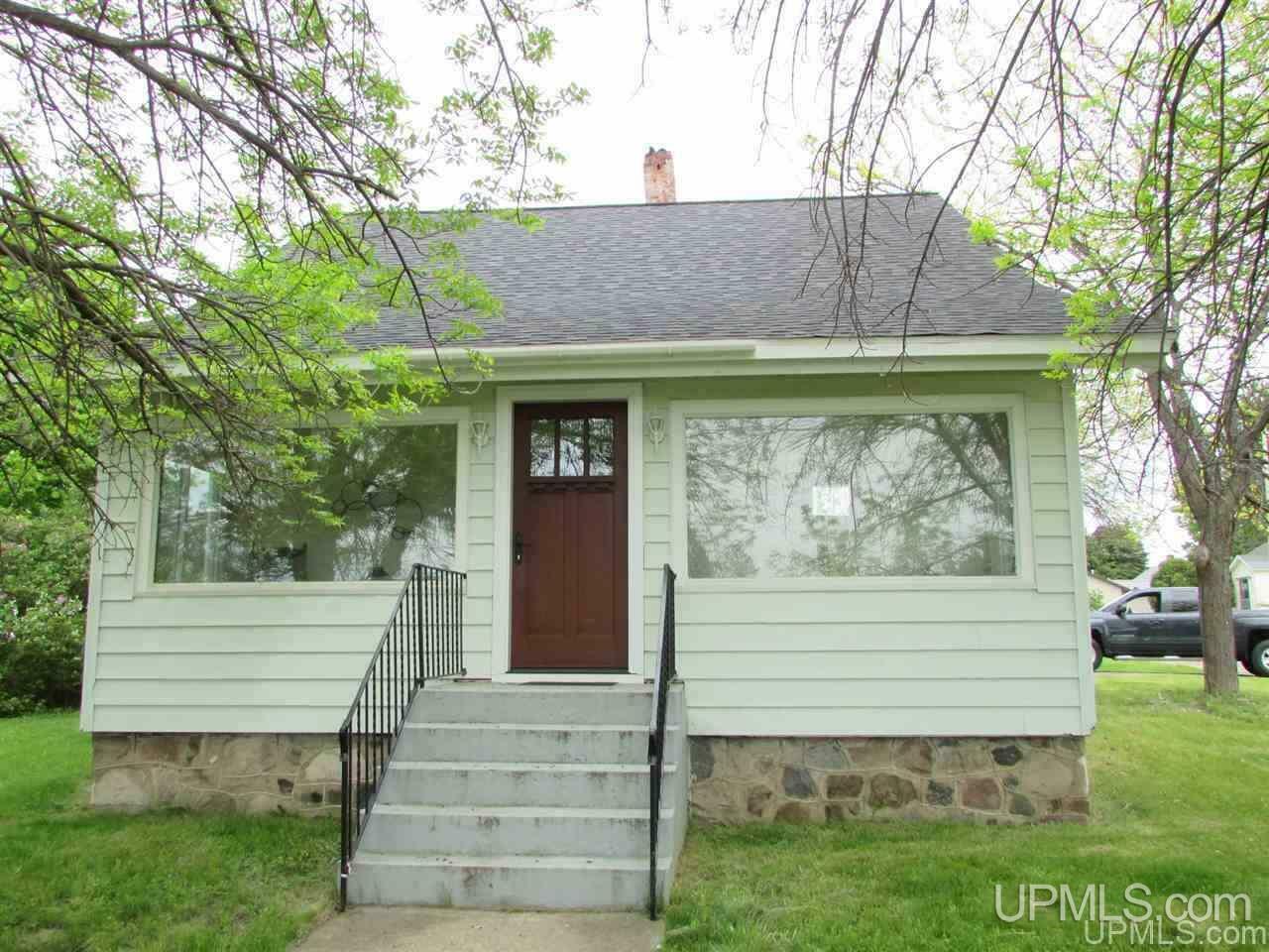 Property Photo:  9 S 8th Street St  MI 49946 