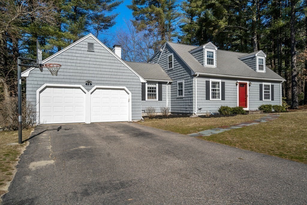 Property Photo:  69 Colonial Road  MA 02052 