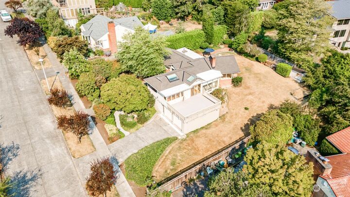 Property Photo: 5120 NE 54th Street WA 98105