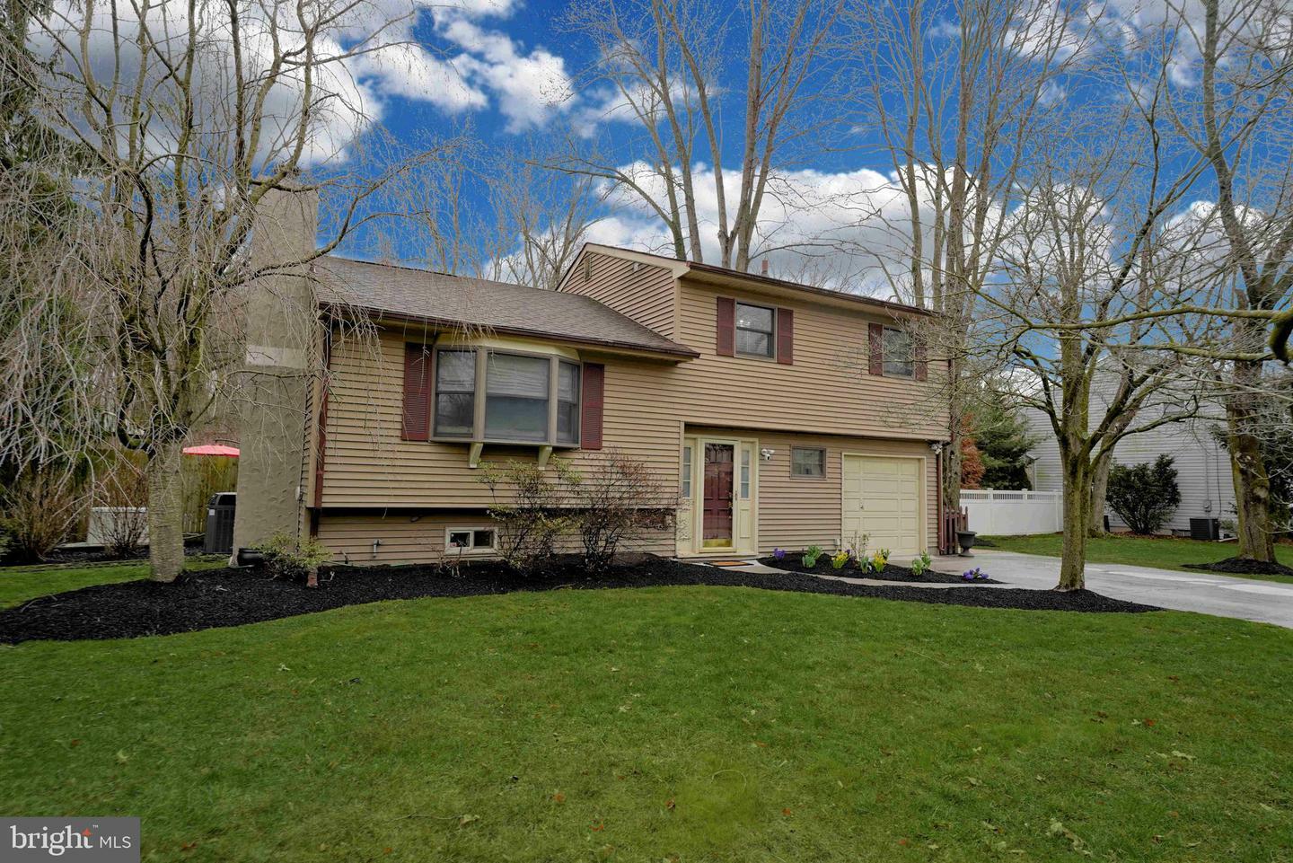 Property Photo:  40 Piney Branch Road  NJ 08512 