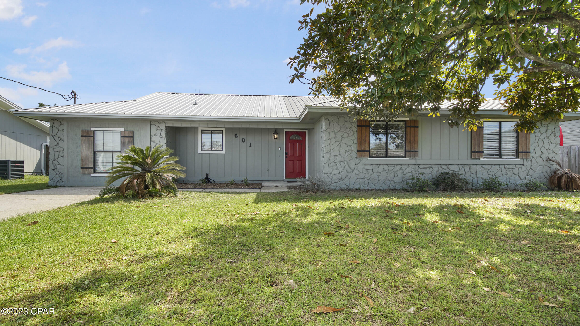 Property Photo: 601 E Pine Forest Drive FL 32444