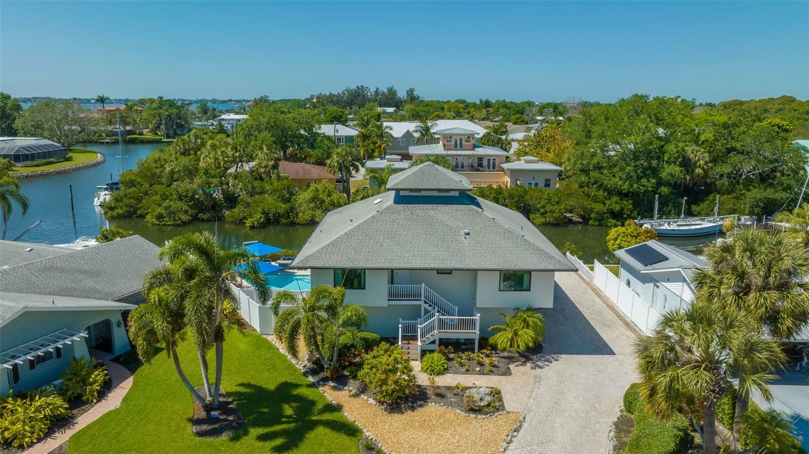 Property Photo: 903 21st Avenue W FL 34221