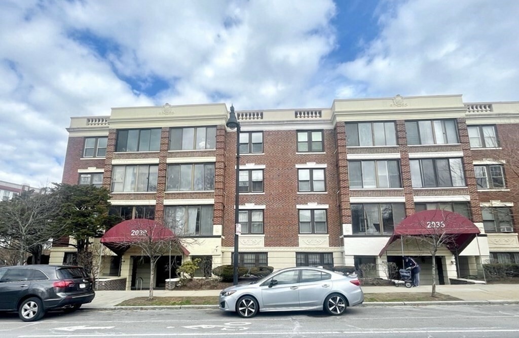 Property Photo:  2039 Commonwealth Ave 2  MA 02135 