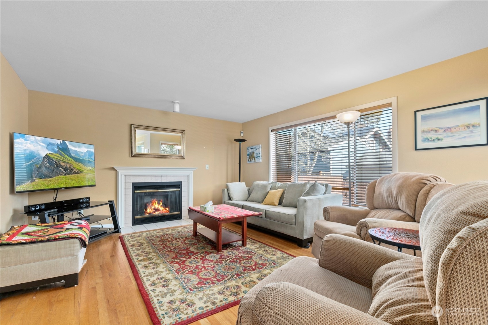 Property Photo: 4602 2nd Avenue NE WA 98105