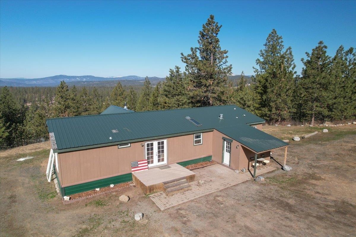 Property Photo: 5735 Weaver Rd WA 99006