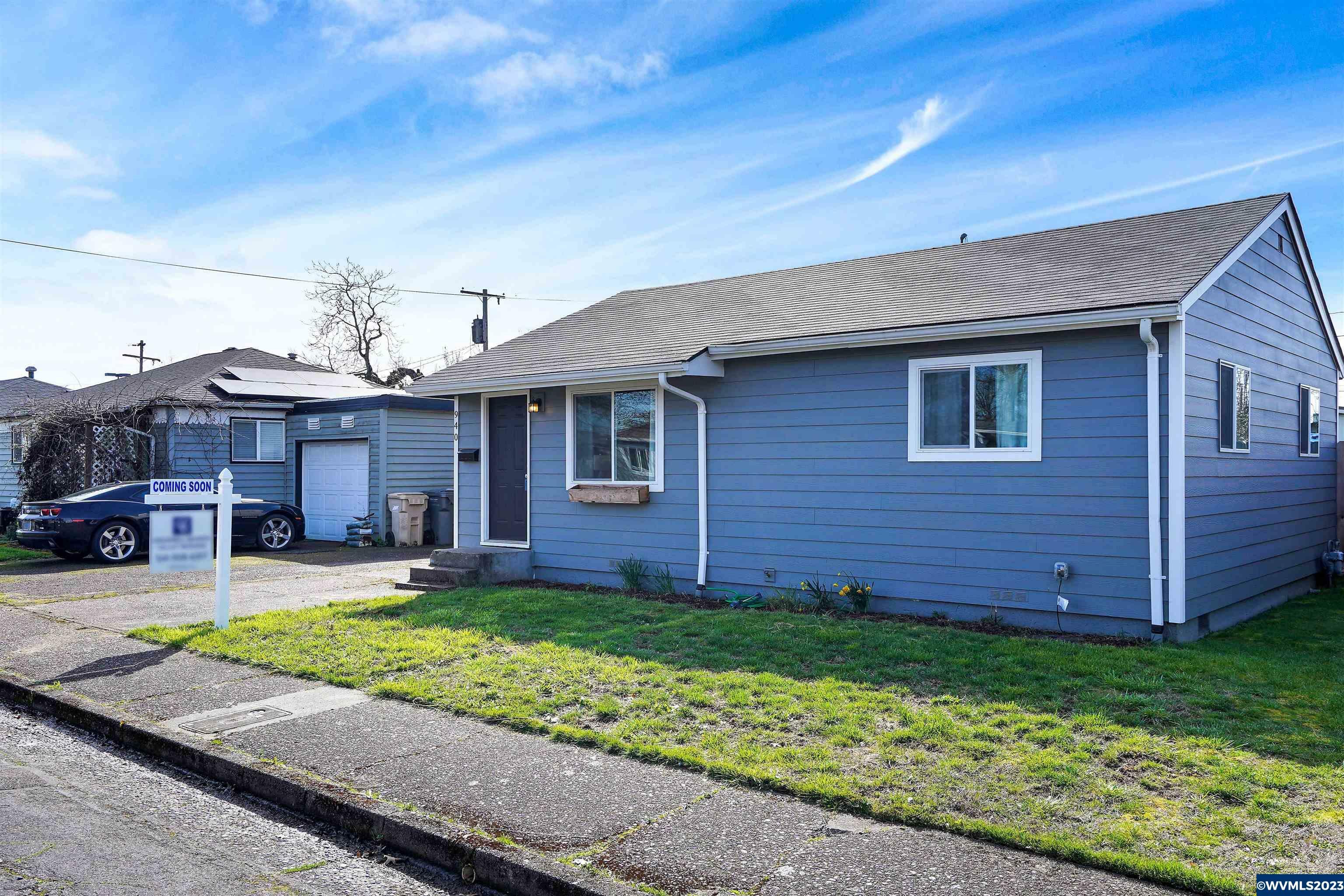 Property Photo:  940  19th Av SW  OR 97321 