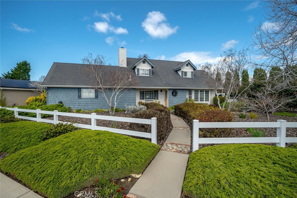 Property Photo:  1019 Robin Circle  CA 93420 