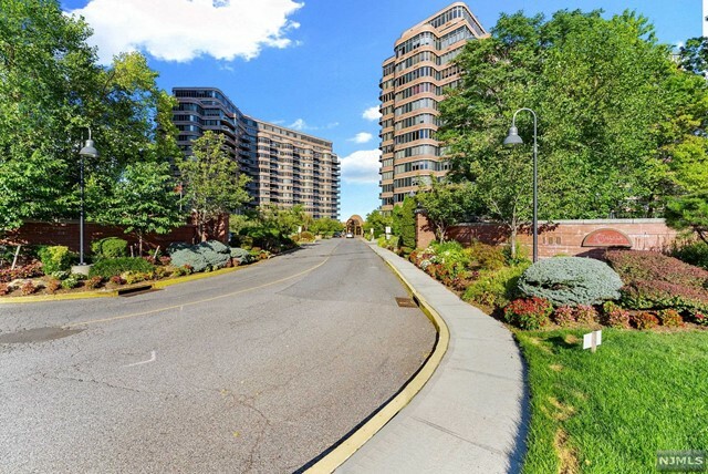 Property Photo:  100 Carlyle Drive 11G-N  NJ 07010 