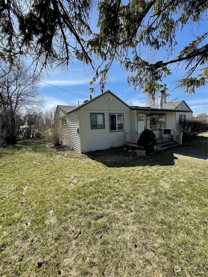 Property Photo:  10889 Road 5.4 NE  WA 98837 