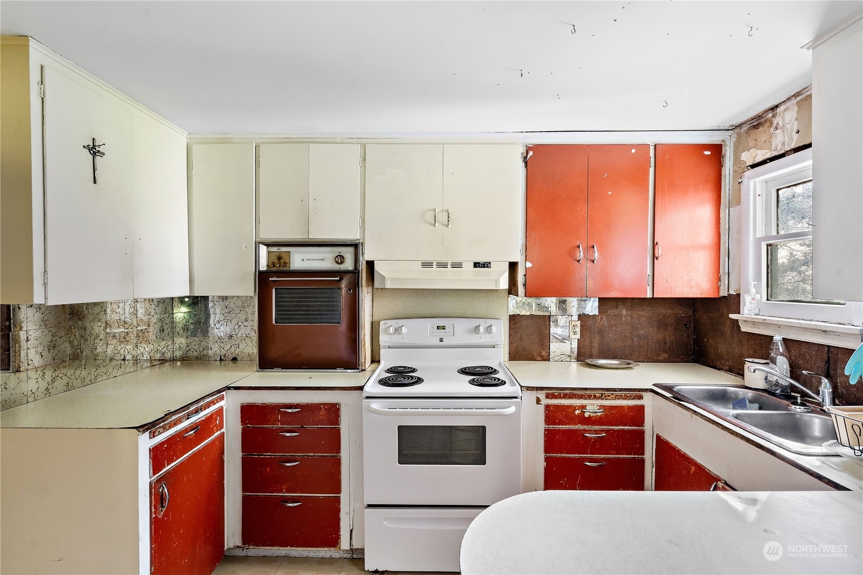 Property Photo:  13242 40th Avenue S  WA 98168 