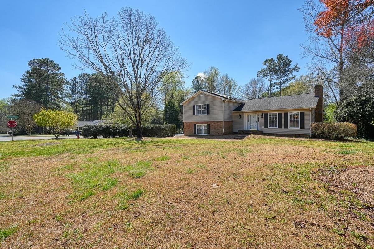 Property Photo:  818 Thackston Drive  SC 29307 