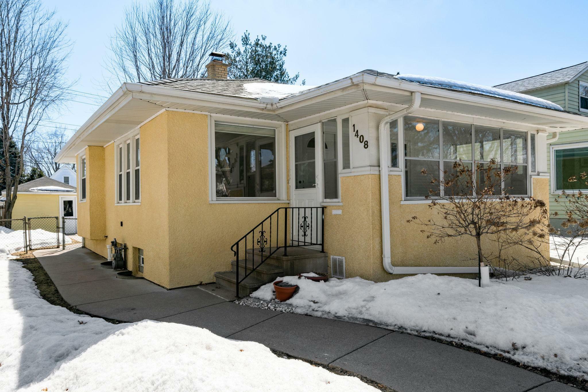 Property Photo:  1408 Sargent Avenue  MN 55105 