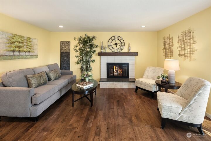 Property Photo: 19032 86th Avenue NE WA 98011