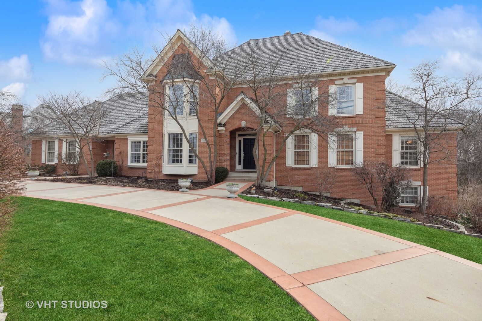 Property Photo:  705 Fox Glen Drive  IL 60174 