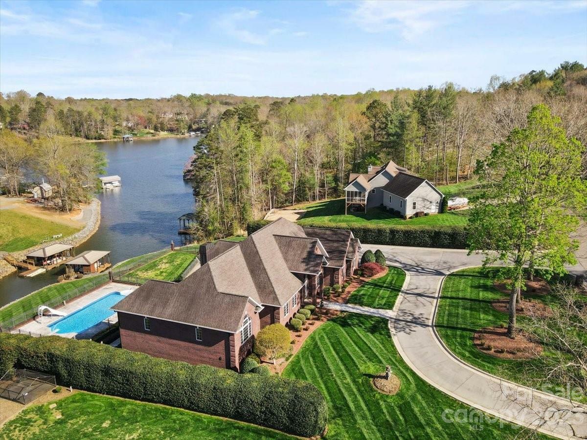 Property Photo: 6740 Waterfront Drive NC 28601