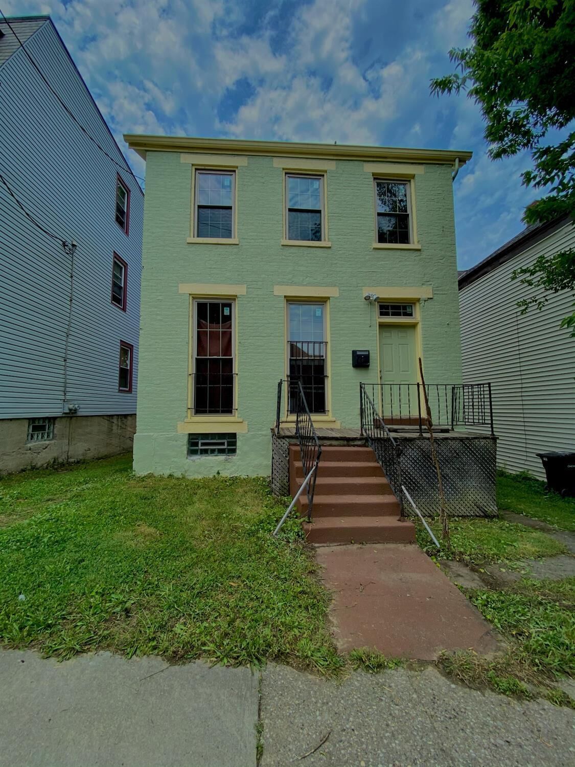 Property Photo:  1130 Yale Ave  OH 45206 