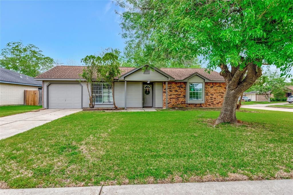 Property Photo:  1406 Fife Court  TX 77573 