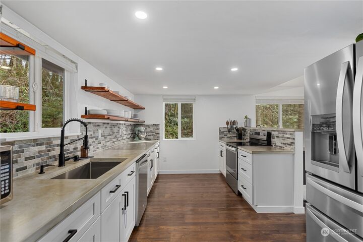 Property Photo:  2097 Gull Way  WA 98282 