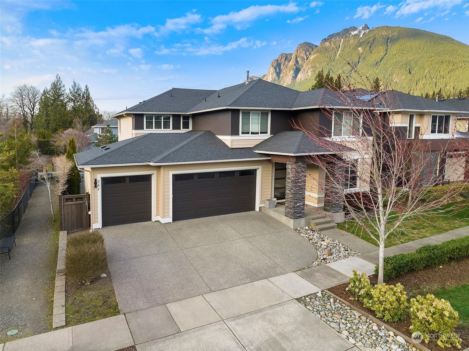 Property Photo: 704 SE 11th Street WA 98045