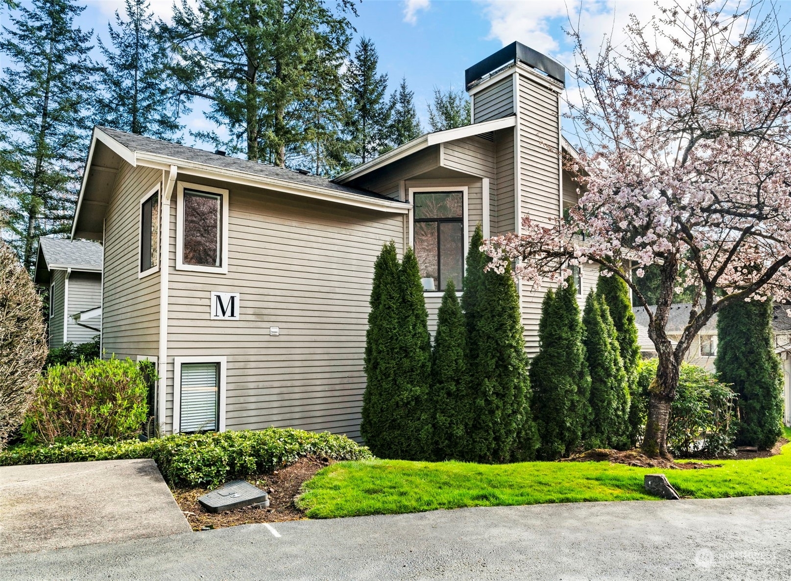 Property Photo: 9009 Avondale Road NE M226 WA 98052