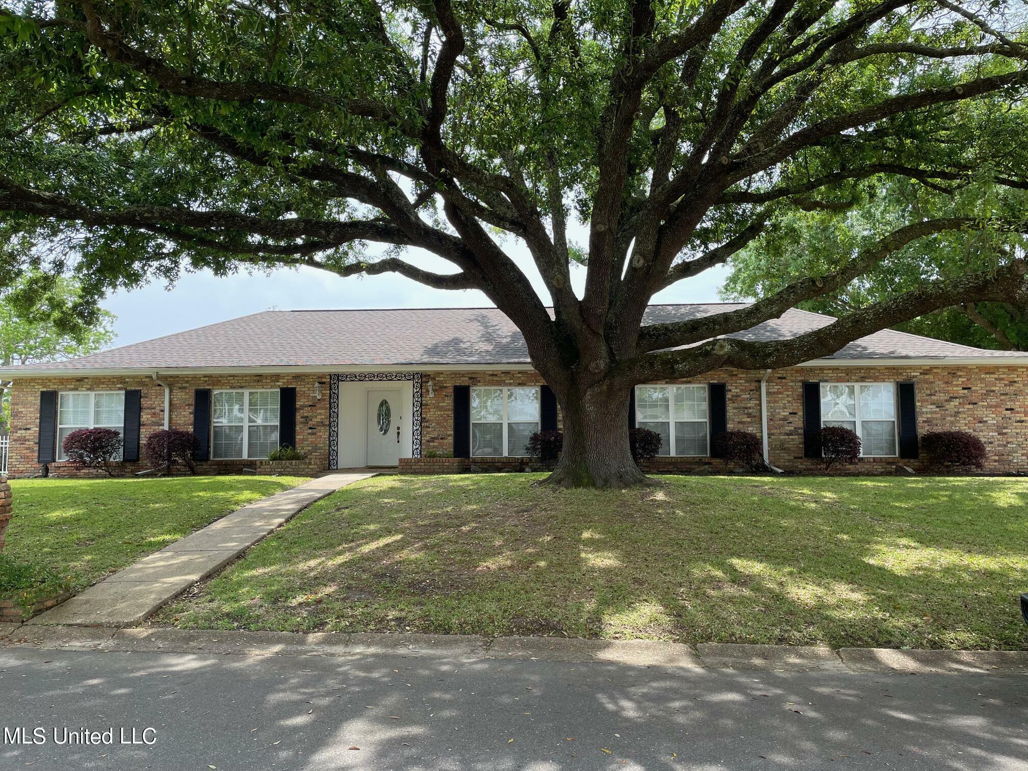 Property Photo:  946 N Shore Drive  MS 39532 