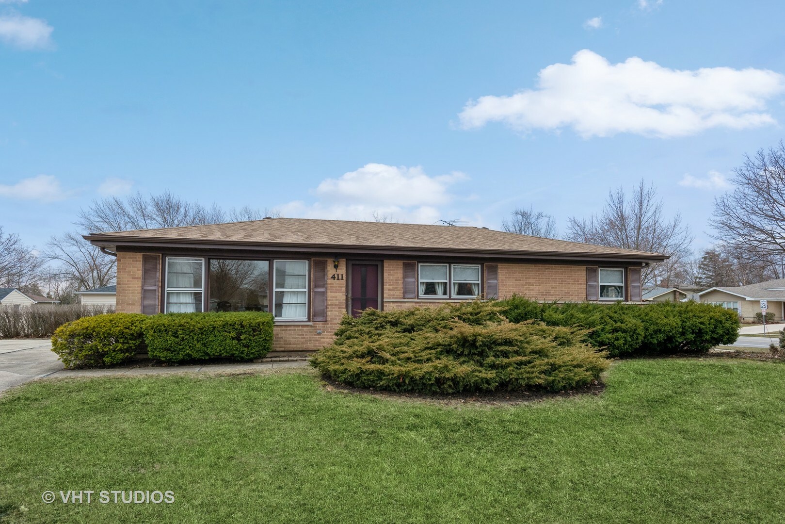 Property Photo:  411 E Weathersfield Way  IL 60193 