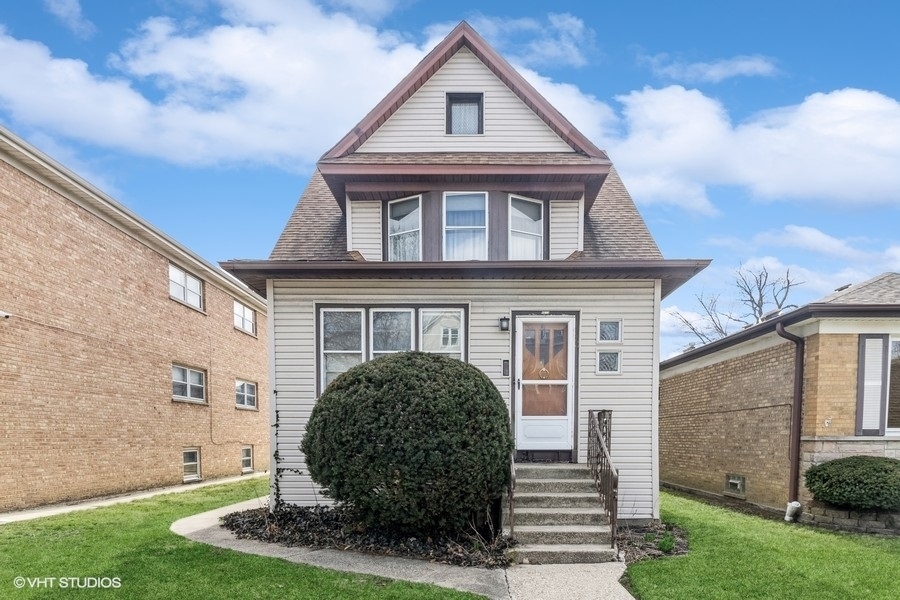 Property Photo:  4839 W Berteau Avenue  IL 60641 