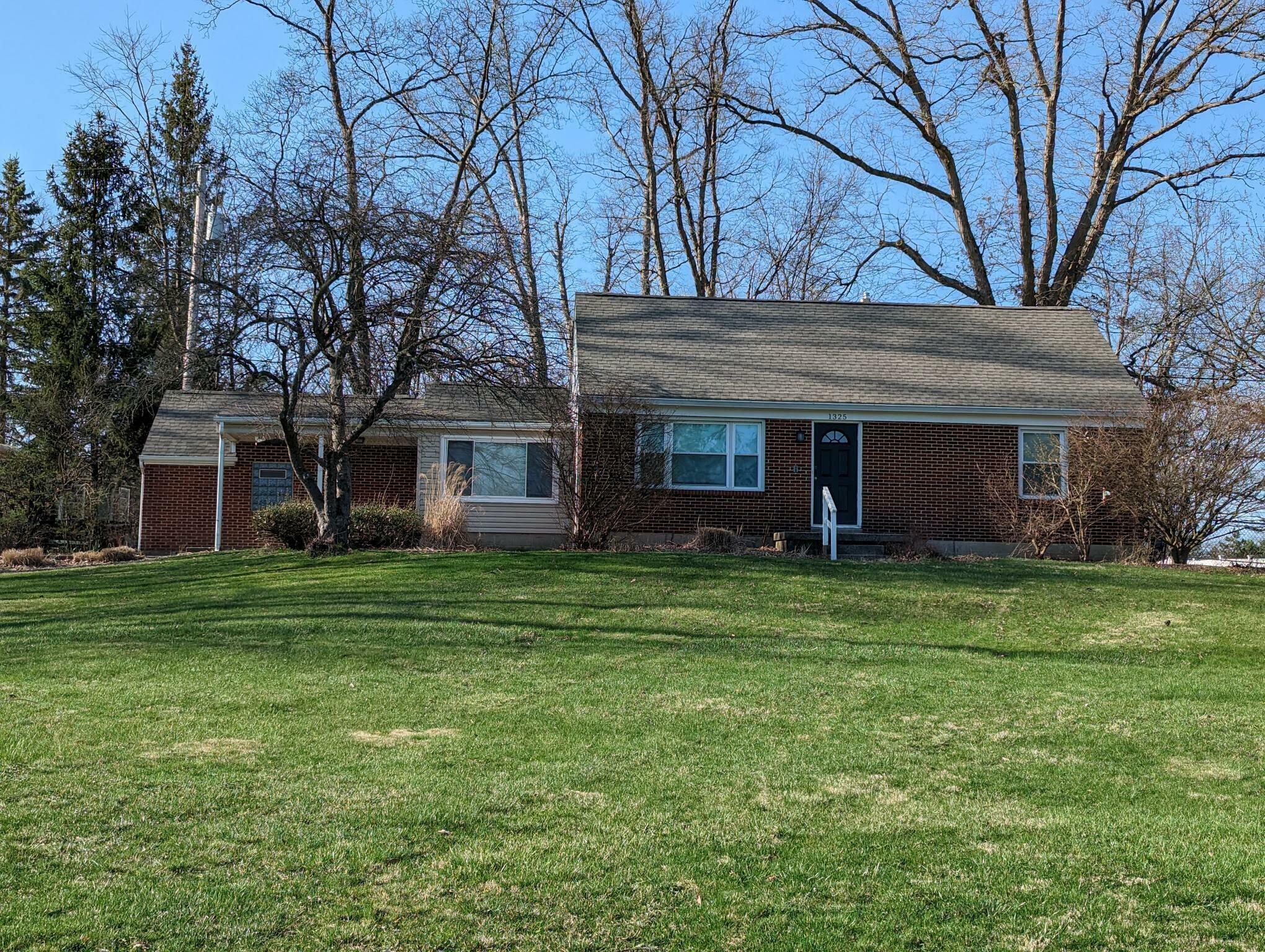 1325 Red Oaks Circle  Springfield OH 45506 photo