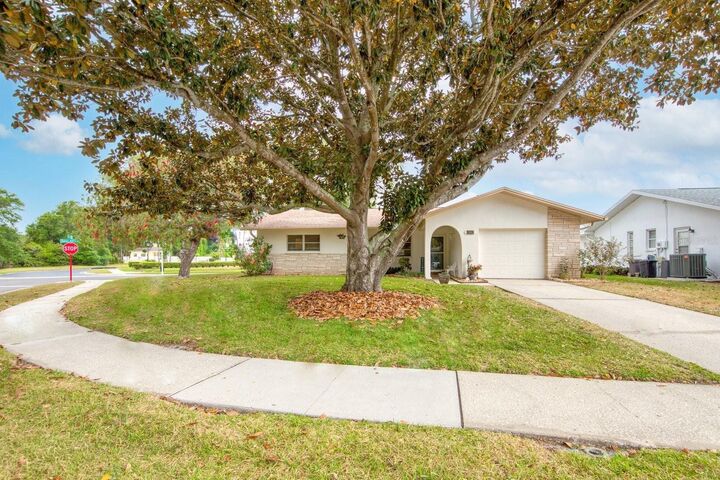 Property Photo: 2947 Briar Cliff Drive FL 34684