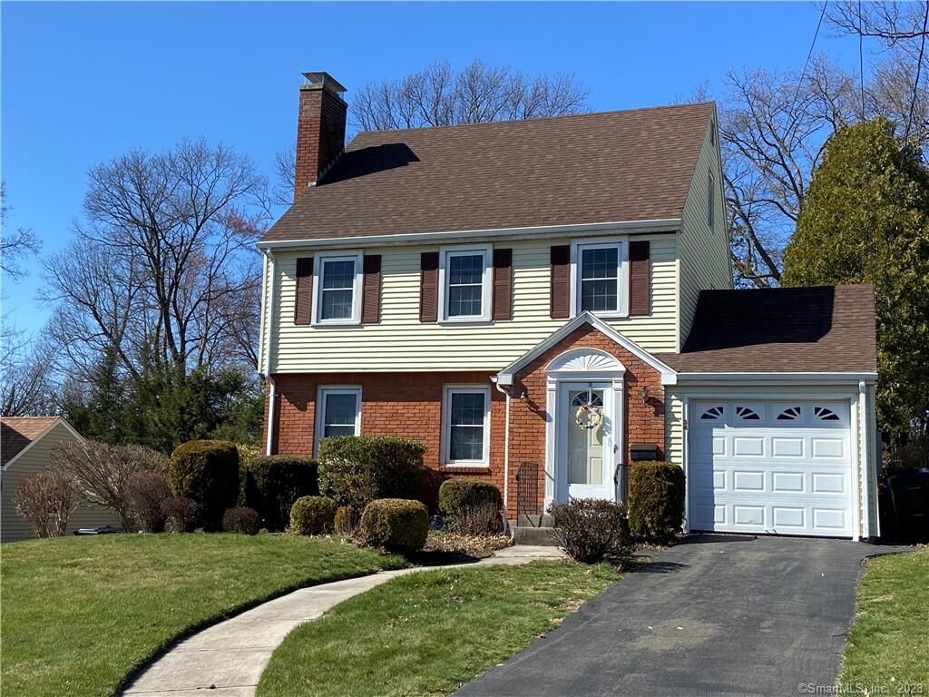 Property Photo:  34 Onlook Road  CT 06109