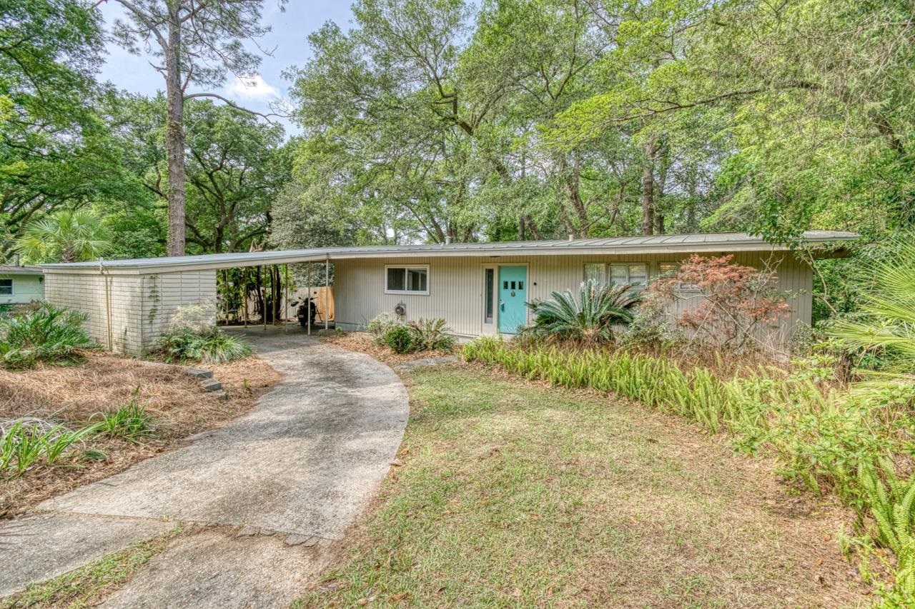 Property Photo: 2004 Chowkeebin Nene FL 32301