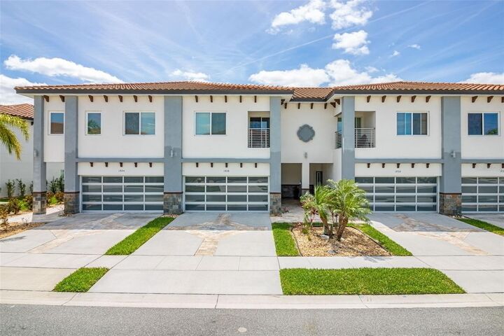 Property Photo:  1928 Greenbriar Terrace  FL 33837 