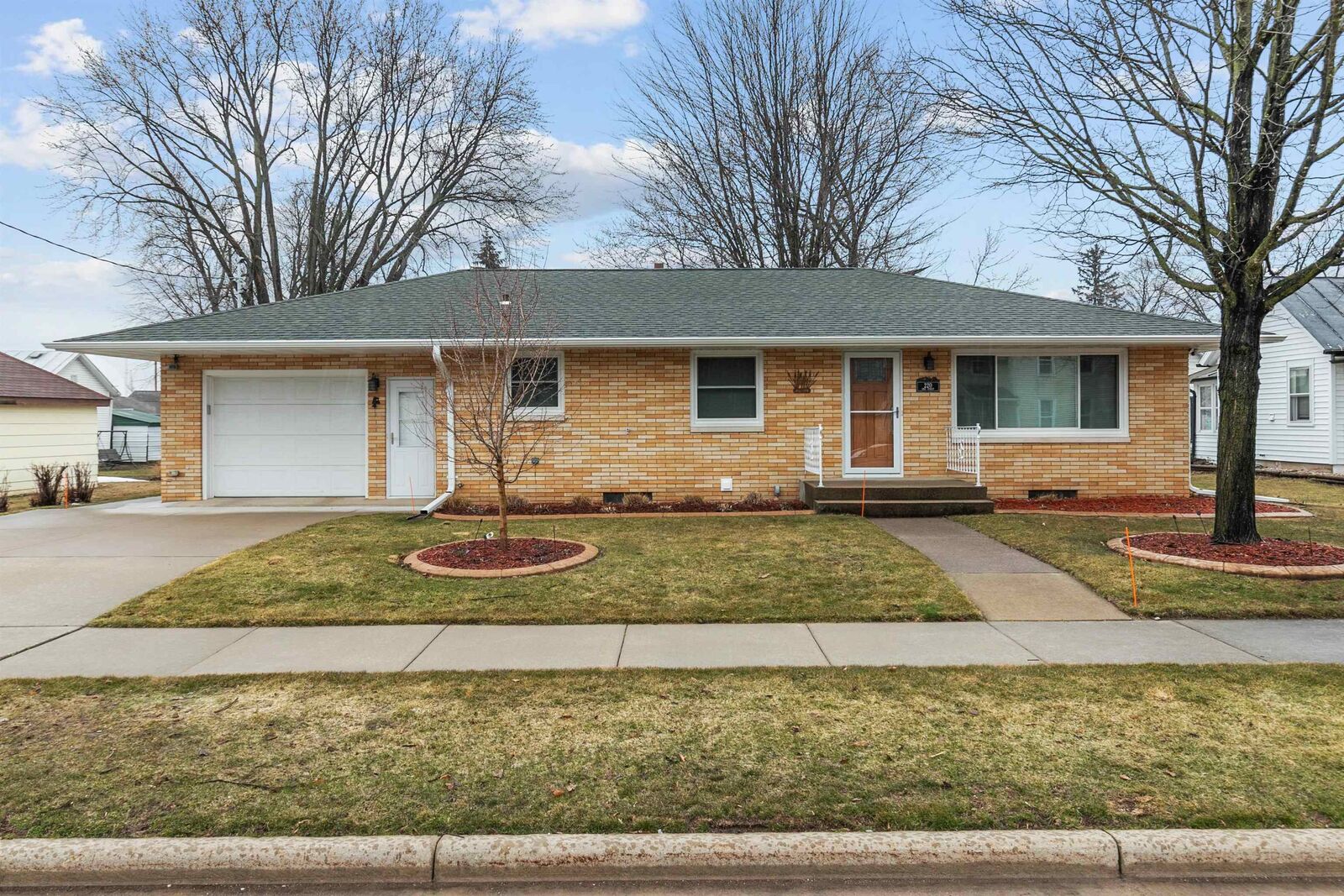 Property Photo:  220 2nd Street  WI 54949-9258 