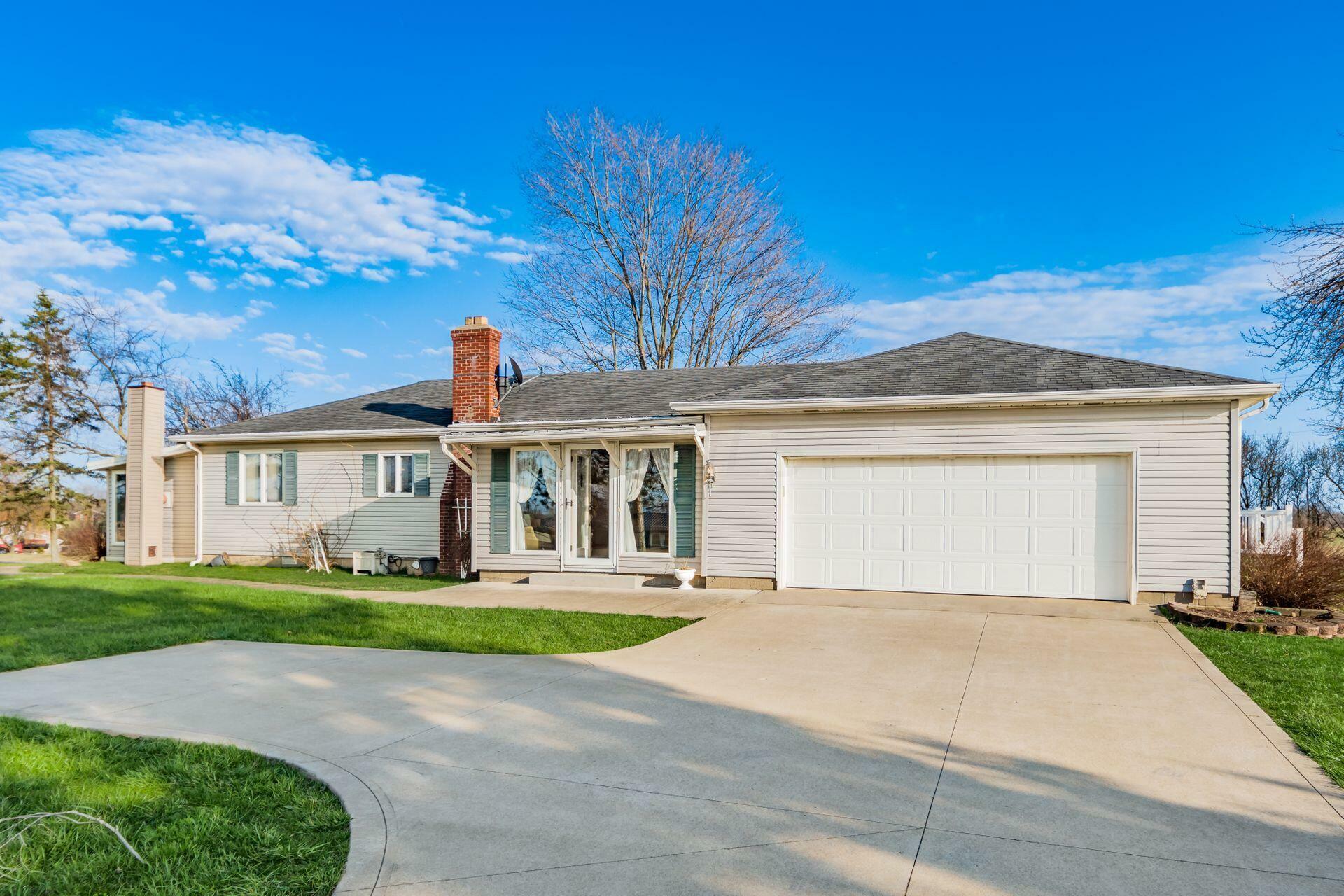 Property Photo: 814 Millersburg Road OH 43080
