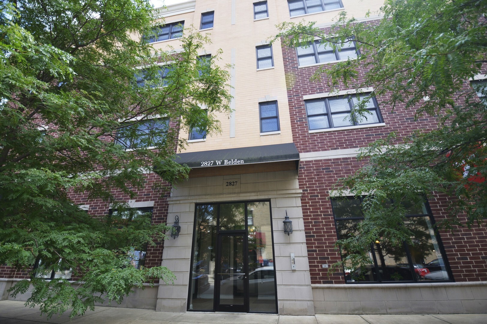 Property Photo:  2827 W Belden Avenue 2B  IL 60647 