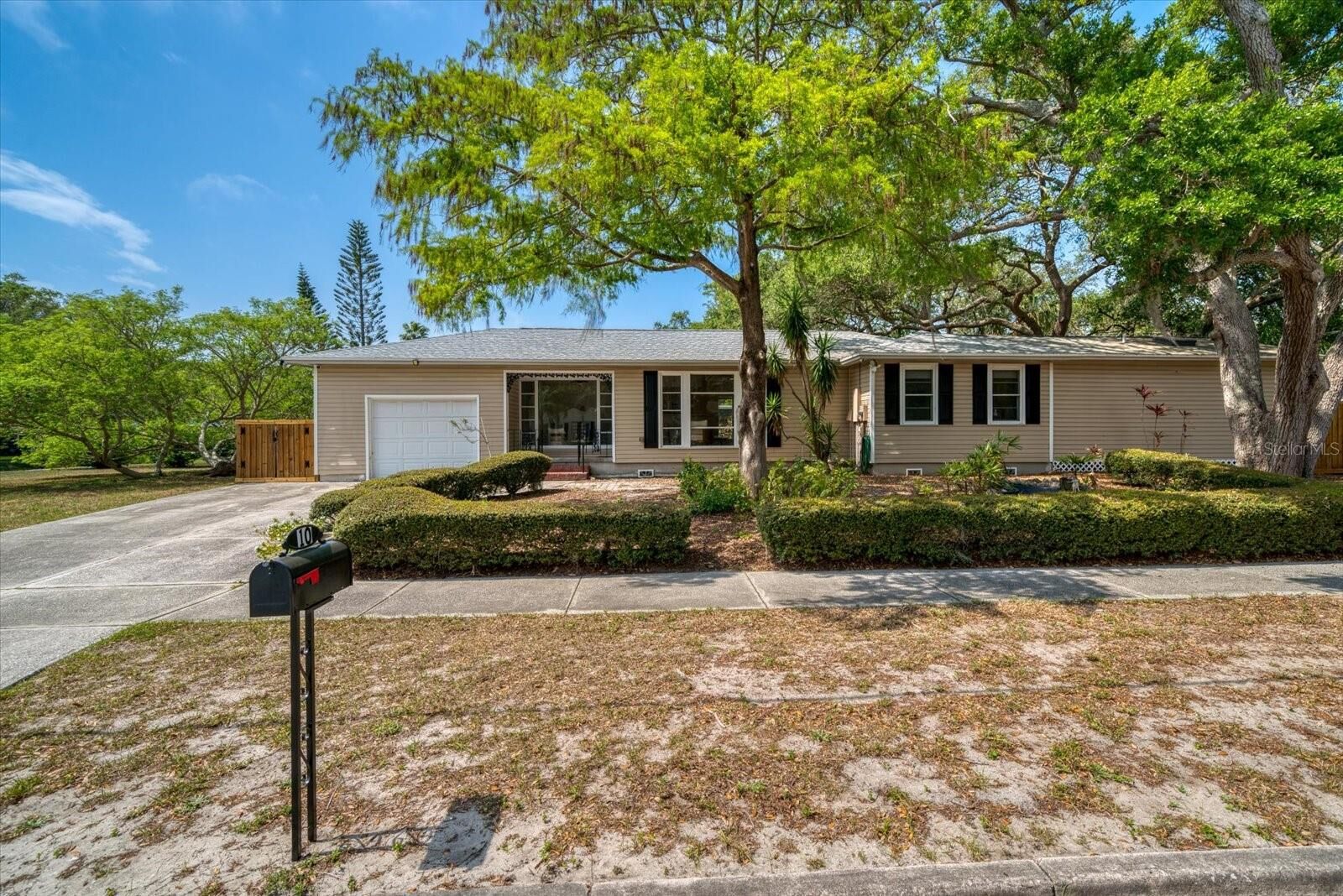 Property Photo: 10 Broadway FL 34698