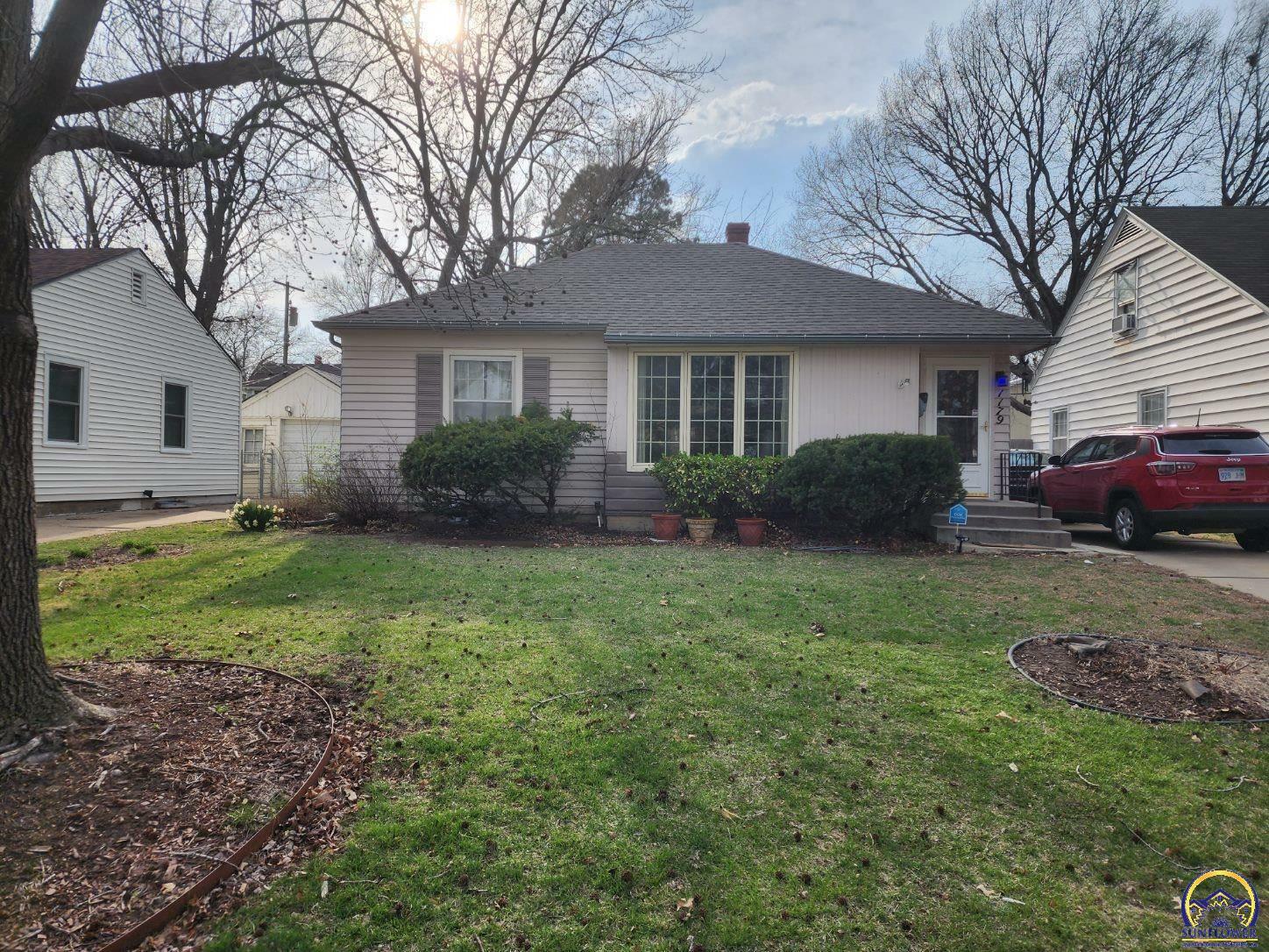 Property Photo:  1179 SW Collins Ave  KS 66604 