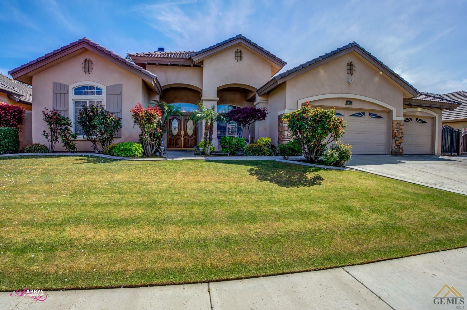 Property Photo:  9813 Fitzgerald Drive  CA 93311 