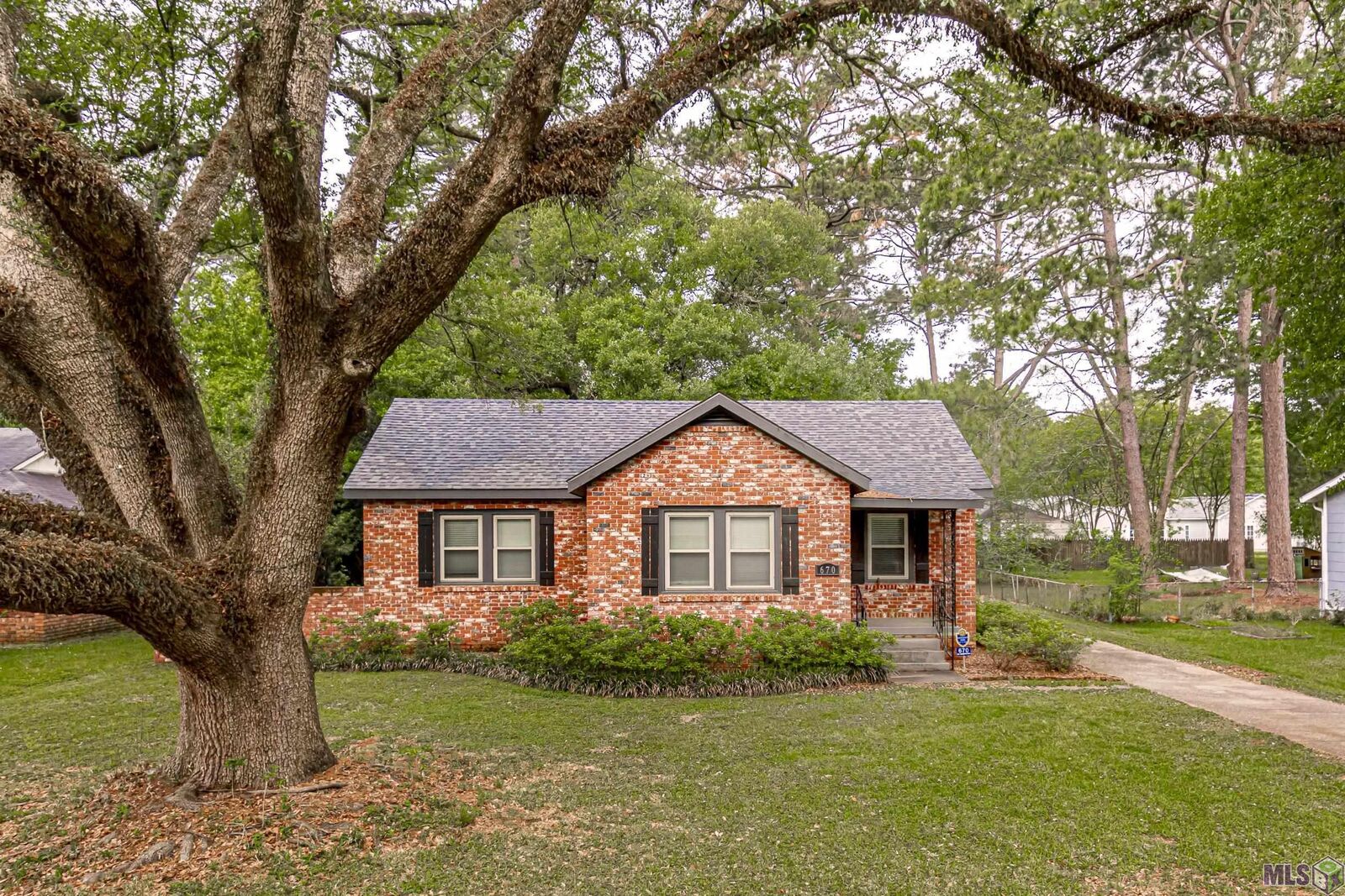 Property Photo:  670 Pierce Ave  LA 70806 