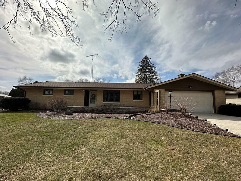 Property Photo:  4420 S 14th St  WI 53081 