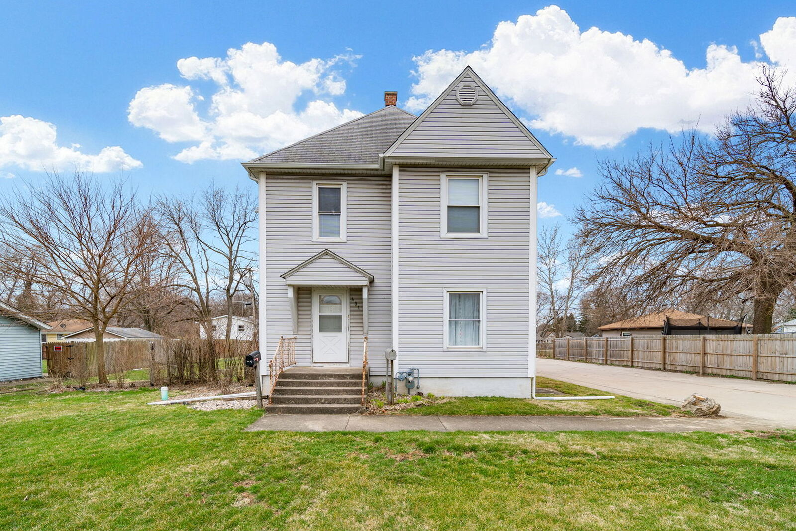Property Photo:  401 S Briggs Street 1  IL 60433 