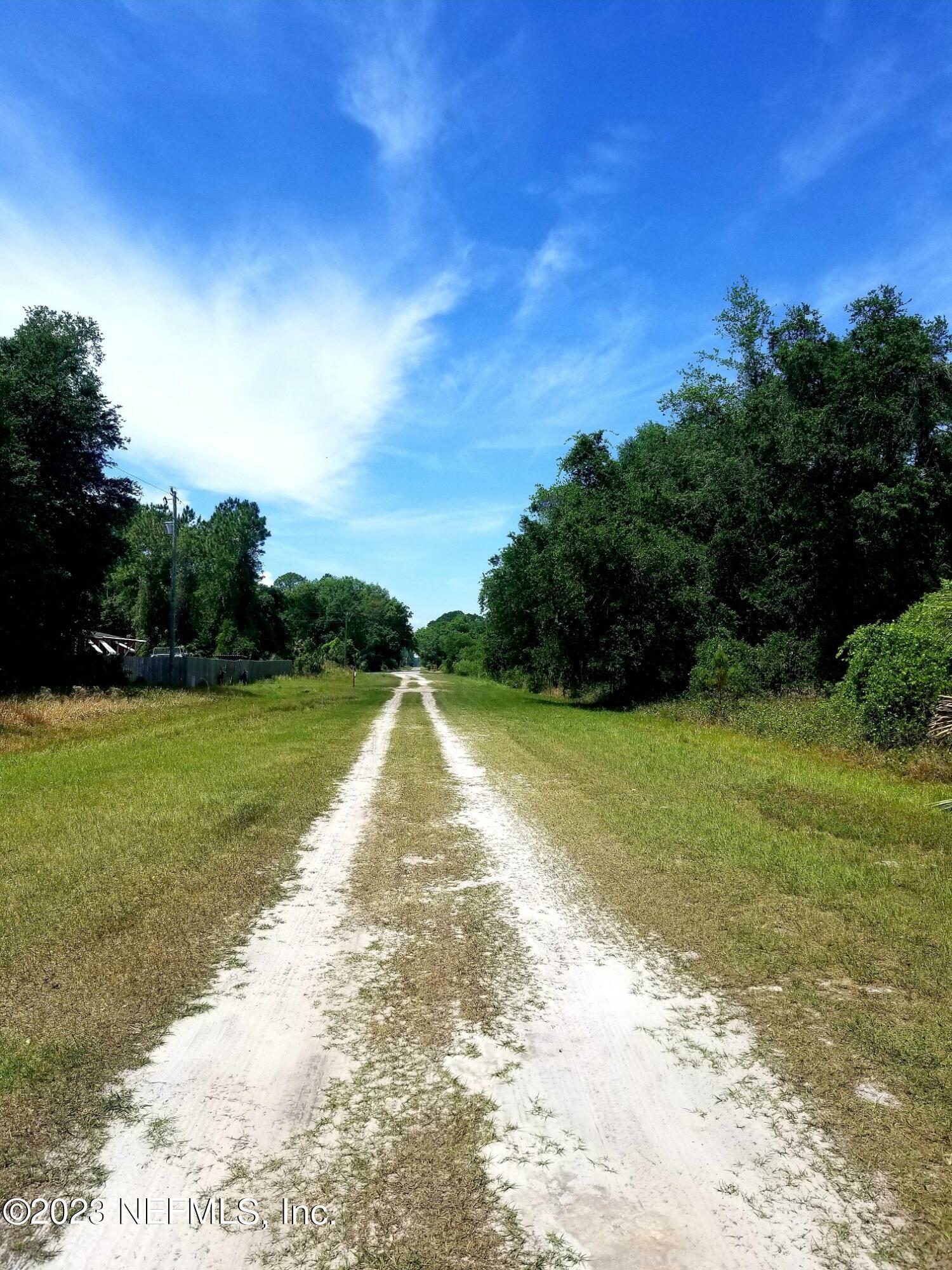 Property Photo: 917 Paradise Boulevard FL 32139