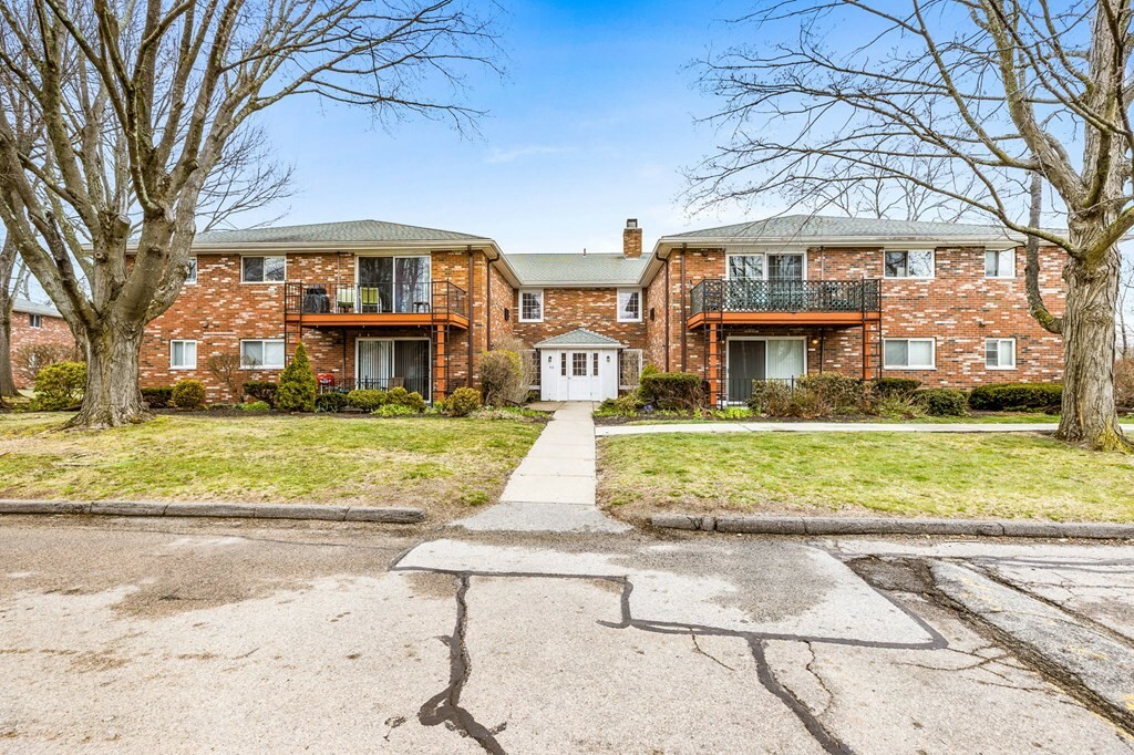 Property Photo: 40 Fountain Ln 5 MA 02190
