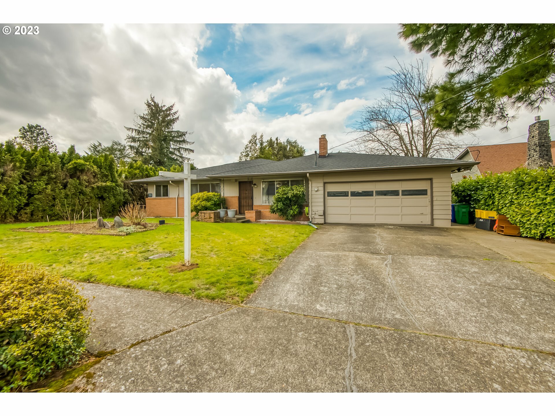 Property Photo: 5211 NE 52nd Ave OR 97218